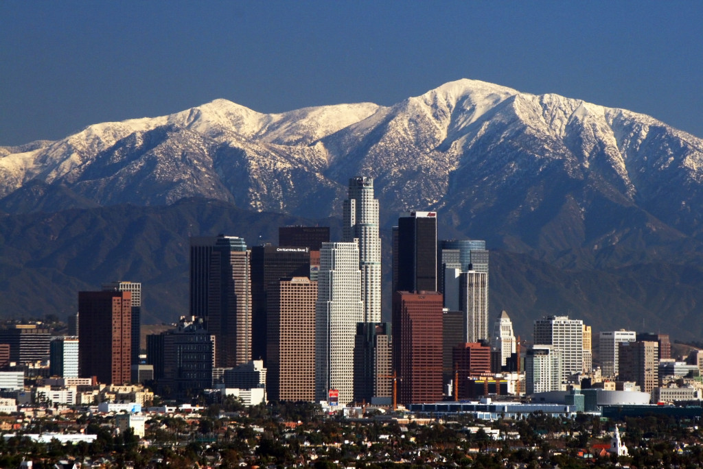 LA Skyline Mountains by Nserrano CC-BY-SA-3.0 Wikimedia Commons