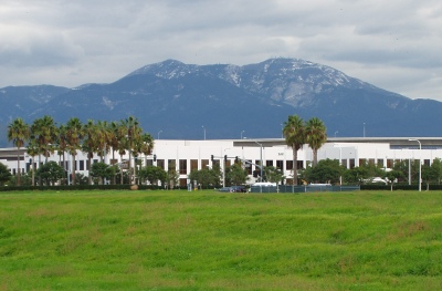 Saddleback Snow - with green grass and palm trees! (November 2004)