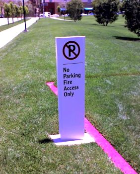 No Parking sign… in the middle of the lawn.