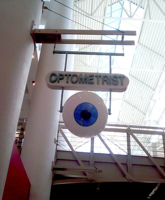 Optometrist sign with a giant eyeball.