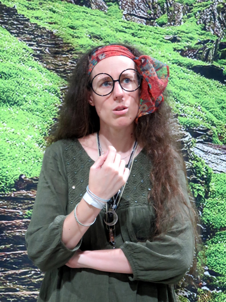 Cosplay: Professor Trelawney (Hogwarts: Divination) ponders the future.